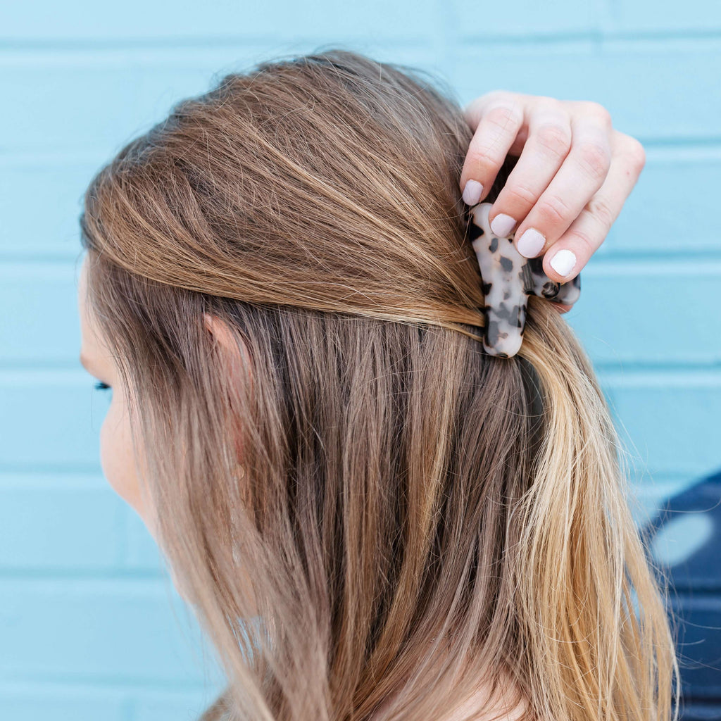 blonde tortoise shell mini hair claw