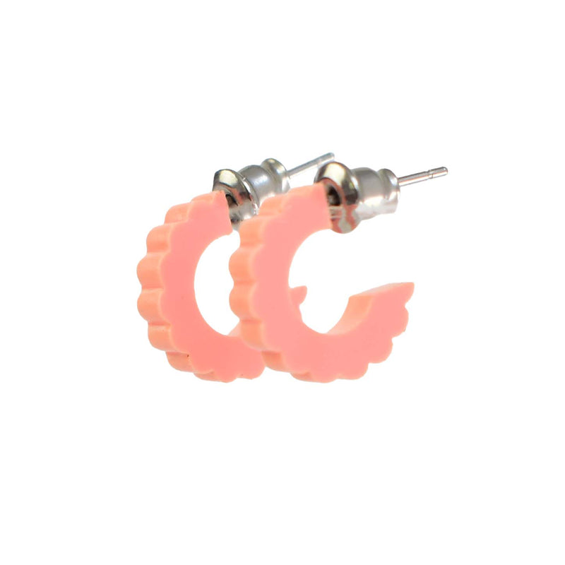 SCALLOPED MICRO HUGGIE HOOP EARRINGS